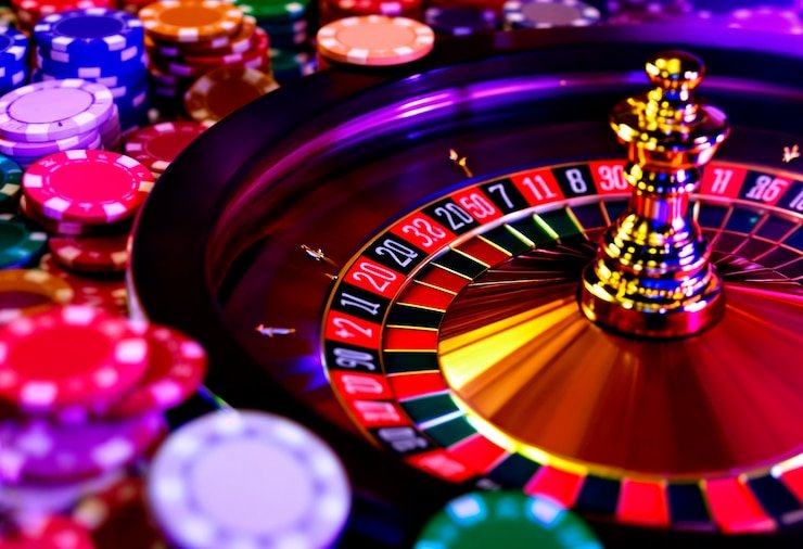 Antarmuka mobile peluang 77 dengan kontrol taruhan dan feed live dealer